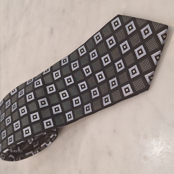 Donald Trump Signature Collection 100% Silk Black‎ Blue Geometric Square Tie - Picture 1 of 5